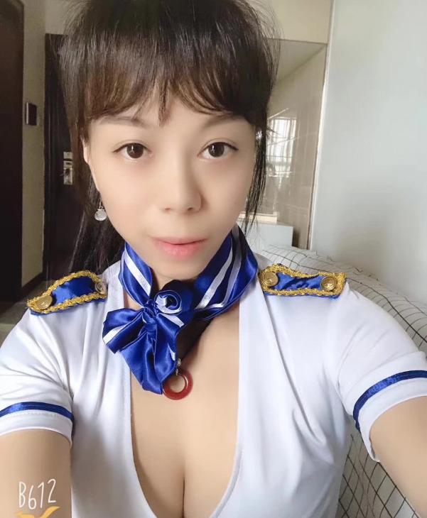 爱打羽毛球熟女燕子