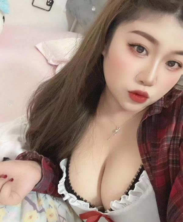 硚口区大胸美女